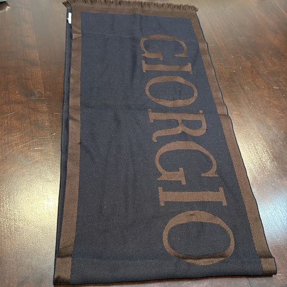 Authentic Giorgio Armani wool scarf - Picture 3 of 10